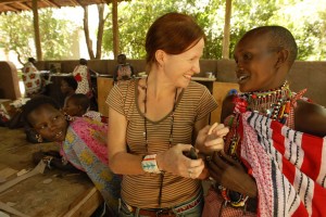 Kaya volunteer with a Masai Mara woman in Kenya