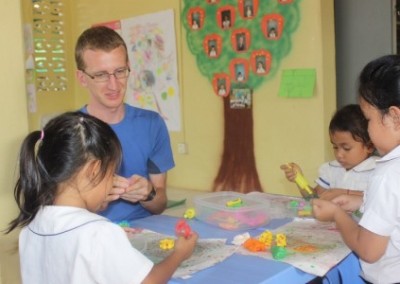 Arts and crafts Classroom and Childcare assistant in Cambodia