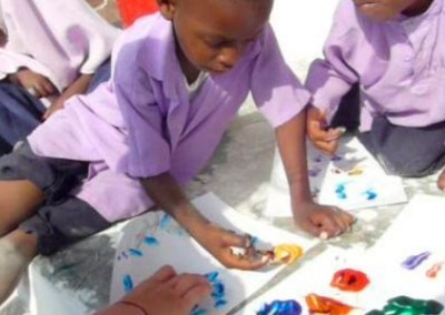 Children painting Teaching and Community Work in Zanzibar