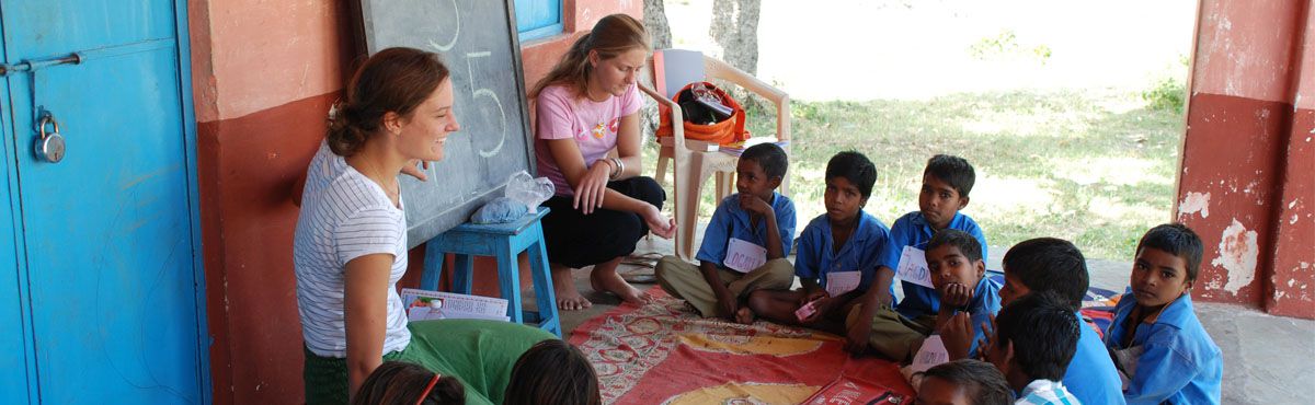 Education volunteer, reading in groups