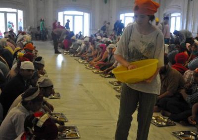 girl-distributing-food-india