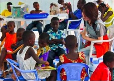 Reading with a volunteer Mobile Literacy Development in Ghana