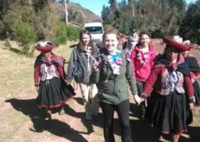Volunteers with local women Healthy Kitchens Peru