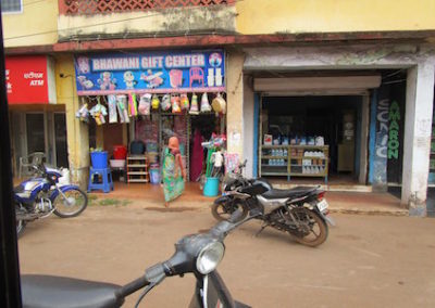 Volunteering for 16 and 17 Year Olds In India streetside