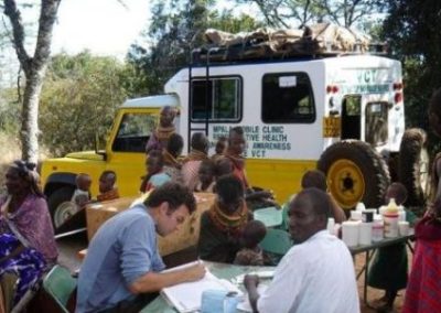 Vols work outside van healthcare Kenya