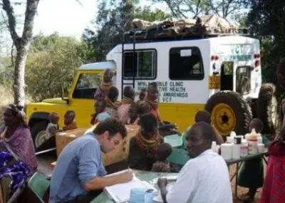 Vols work outside van healthcare Kenya
