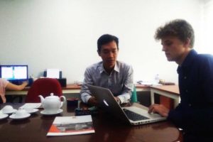 Volunteer working with supervisior Engineering Internship Vietnam