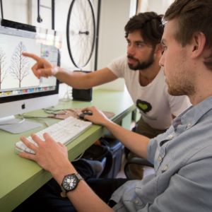 2 students on a computer