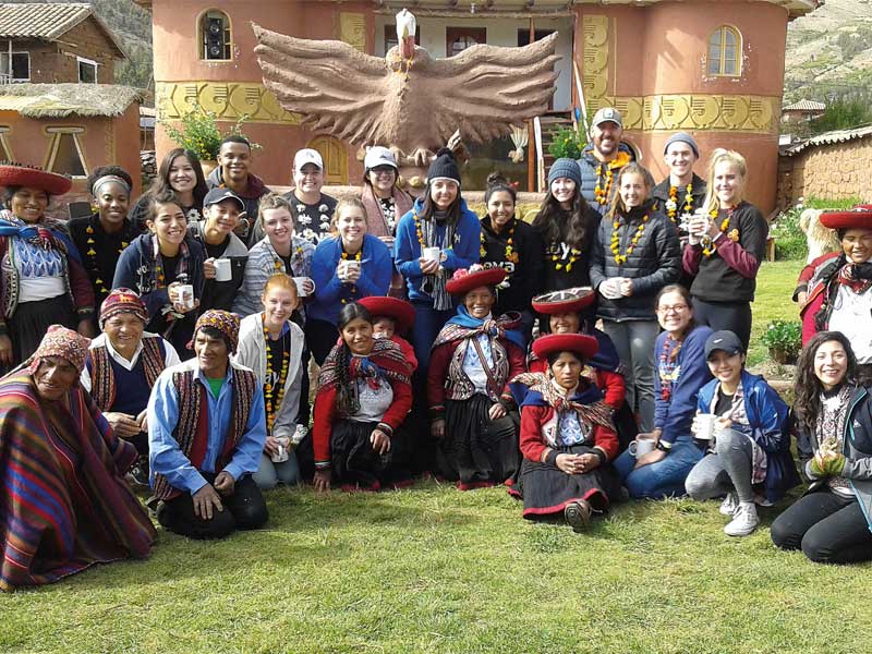 university-group-in-Peru